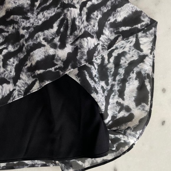 Alice + Olivia Black and White Print Long Sleeve Silk Dress - Picture 10 of 15